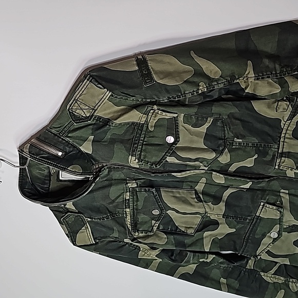 ABERCROMBIE & Fitch xs army camo zip up jacket - Picture 2 of 7